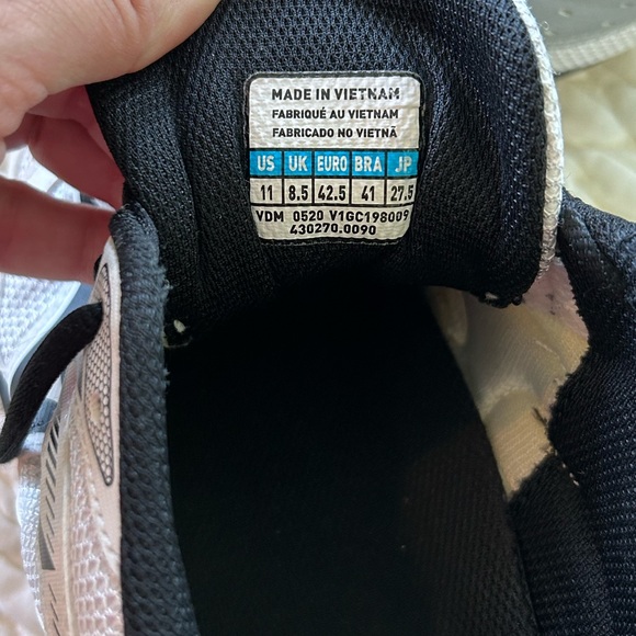 Mizuno volleyball shoes women size 11 - Picture 10 of 10